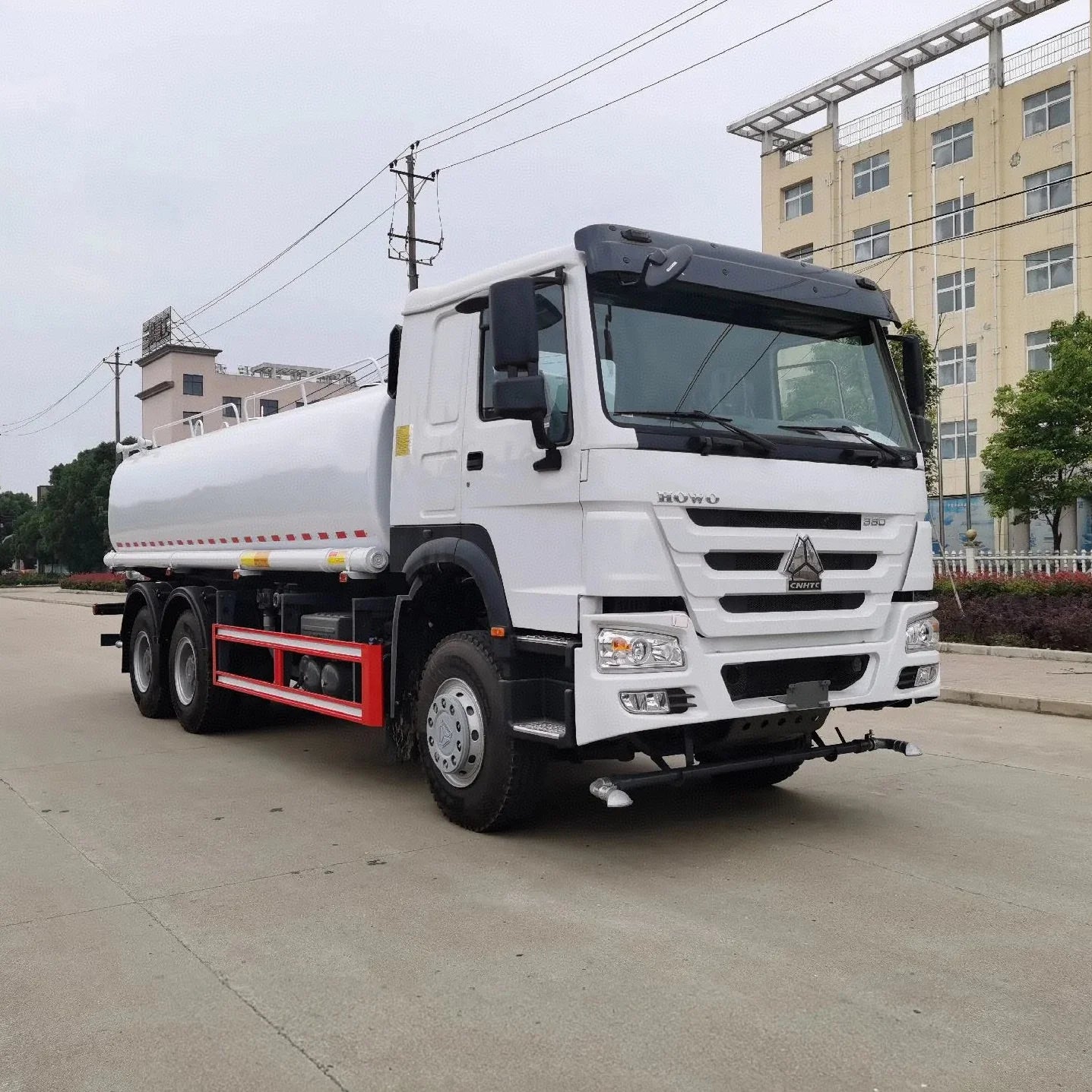 Sinotruk Howo 6x4 Fuel Oil Tanker Truck 13500L with 371/375/430HP Options In-Stock Euro 2 Emission Standard Big Discounts