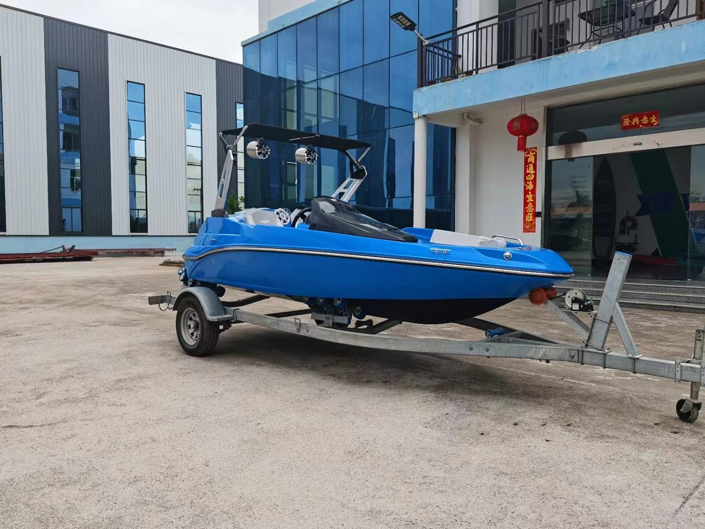 4.8m Speedboat Customized Color From China Manufacturer for Family Gathering