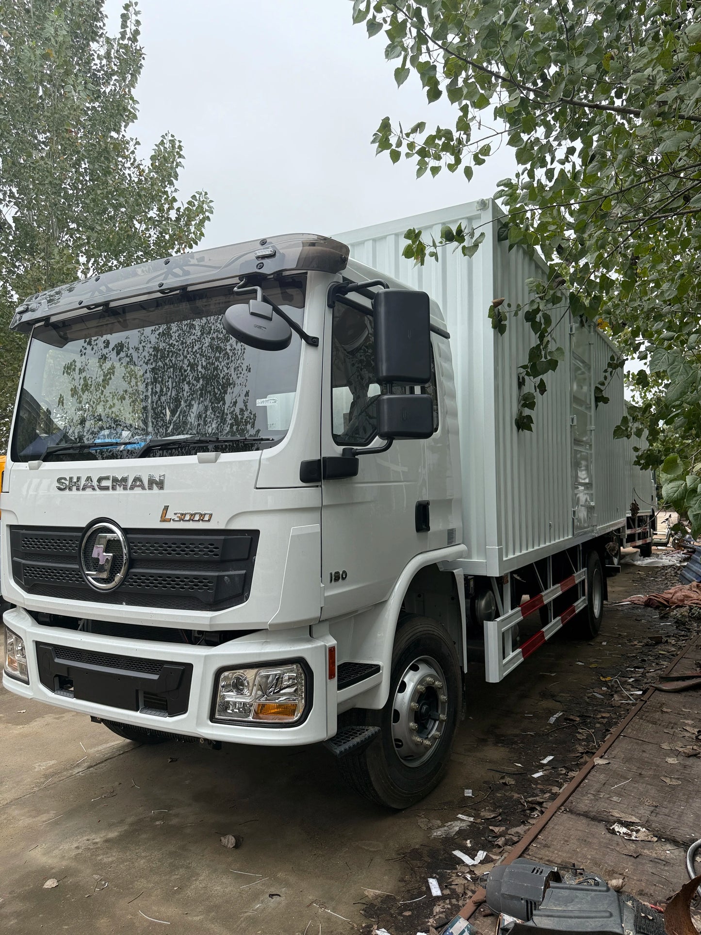 SHACMAN Brand 180HP L3000 Series Van Truck