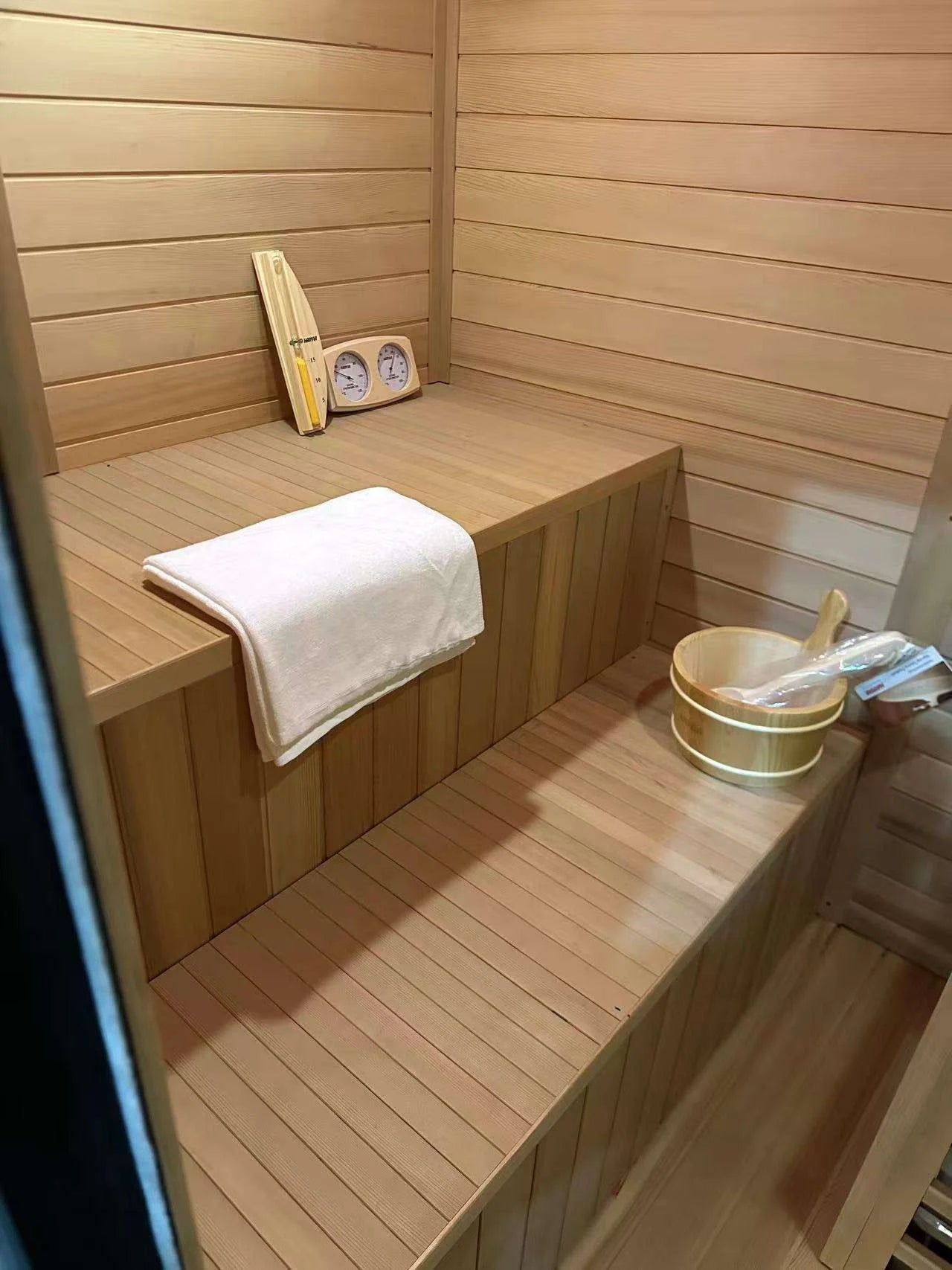 US in Stock Cedar Hemlock Black Modern Electric Outdoor Sauna Wet Steam Sauna with Control Panel 4 Persons for Gardens Villas