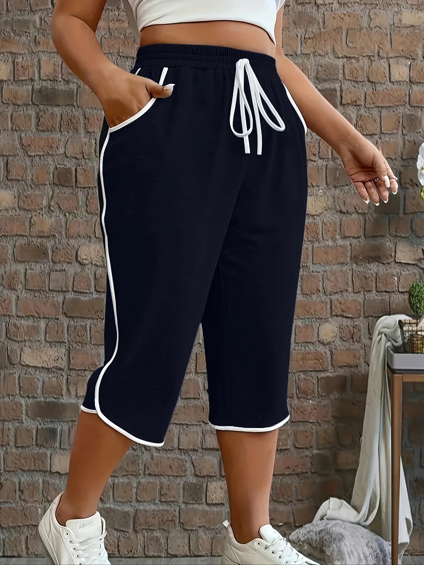 Plus Size 1XL-5XL Women Fashion Comfortable Stretchy Three Quarter Pants Ladies Casual Solid Color Functional Pockets Pants