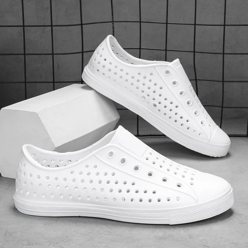 New Beach Sandals Men's Anti slip Hole Sandals Work Shoes Summer Garden Shoes Water Shoes Soft and Comfortable Outdoor Shoes