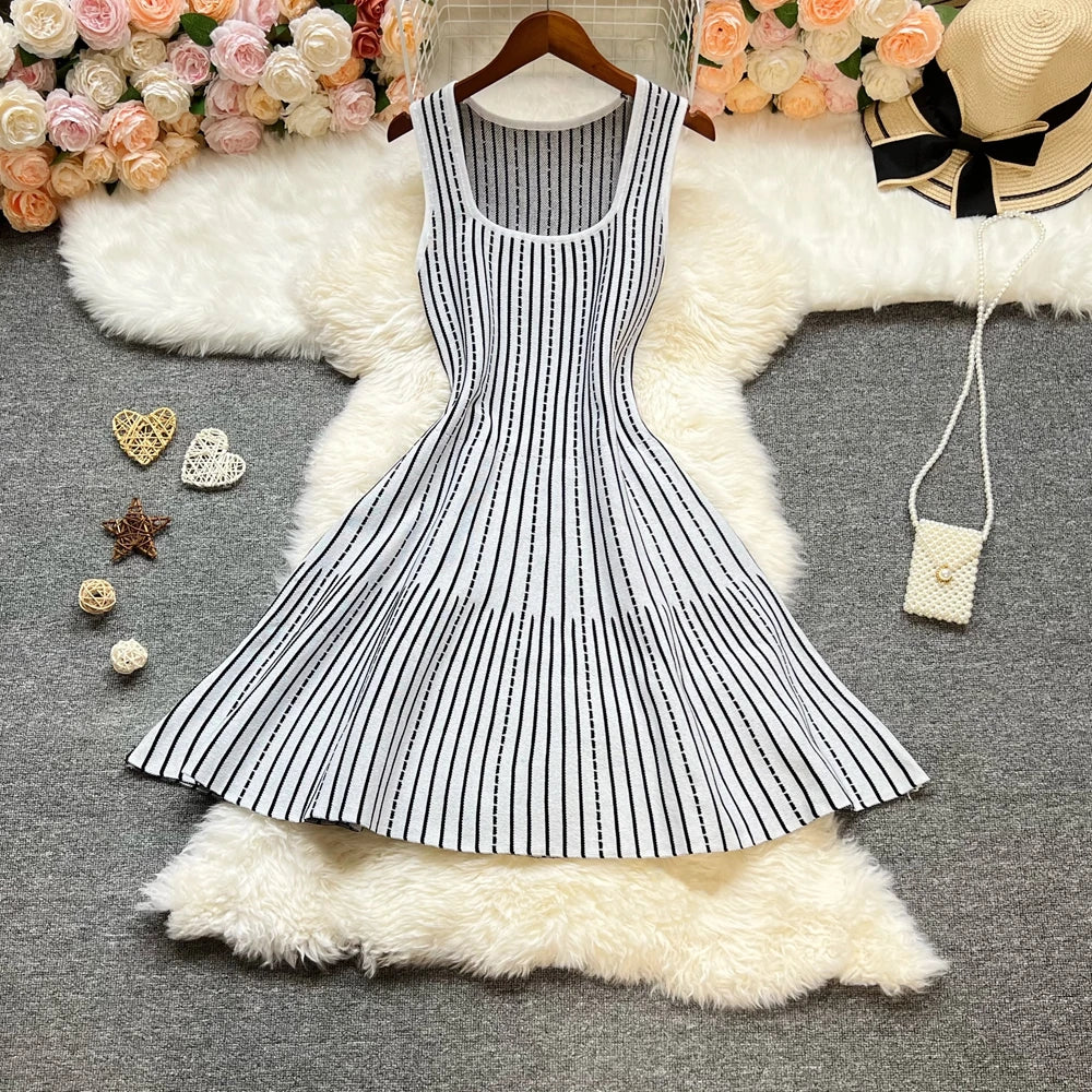 YuooMuoo Chic Fashion Sexy Slim Waist Knitted Short Dress Ins Hot 2025 Women Y2K Vertical Stripes Summer Dress Party Vestidos