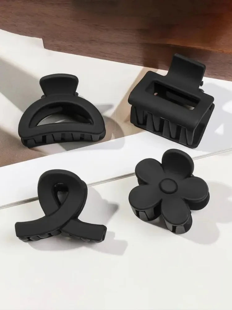 4/5 pieces of small flower hair clips, cute girl accessories, matte dark brown hair clips, suitable for daily wear and outings.