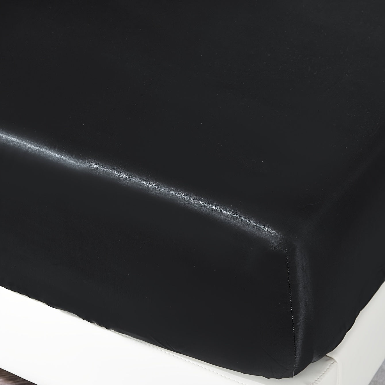 4pcs Satin Bed Sheet Four-Piece Set Includes One Fitted Sheet, One Flat Sheet, And Two Pillowcases. Pillowcases Do Not Include Inserts. Solid Colors Showcase Simple Elegance. The Simple Style Is Classic And Timeless. Polyeste