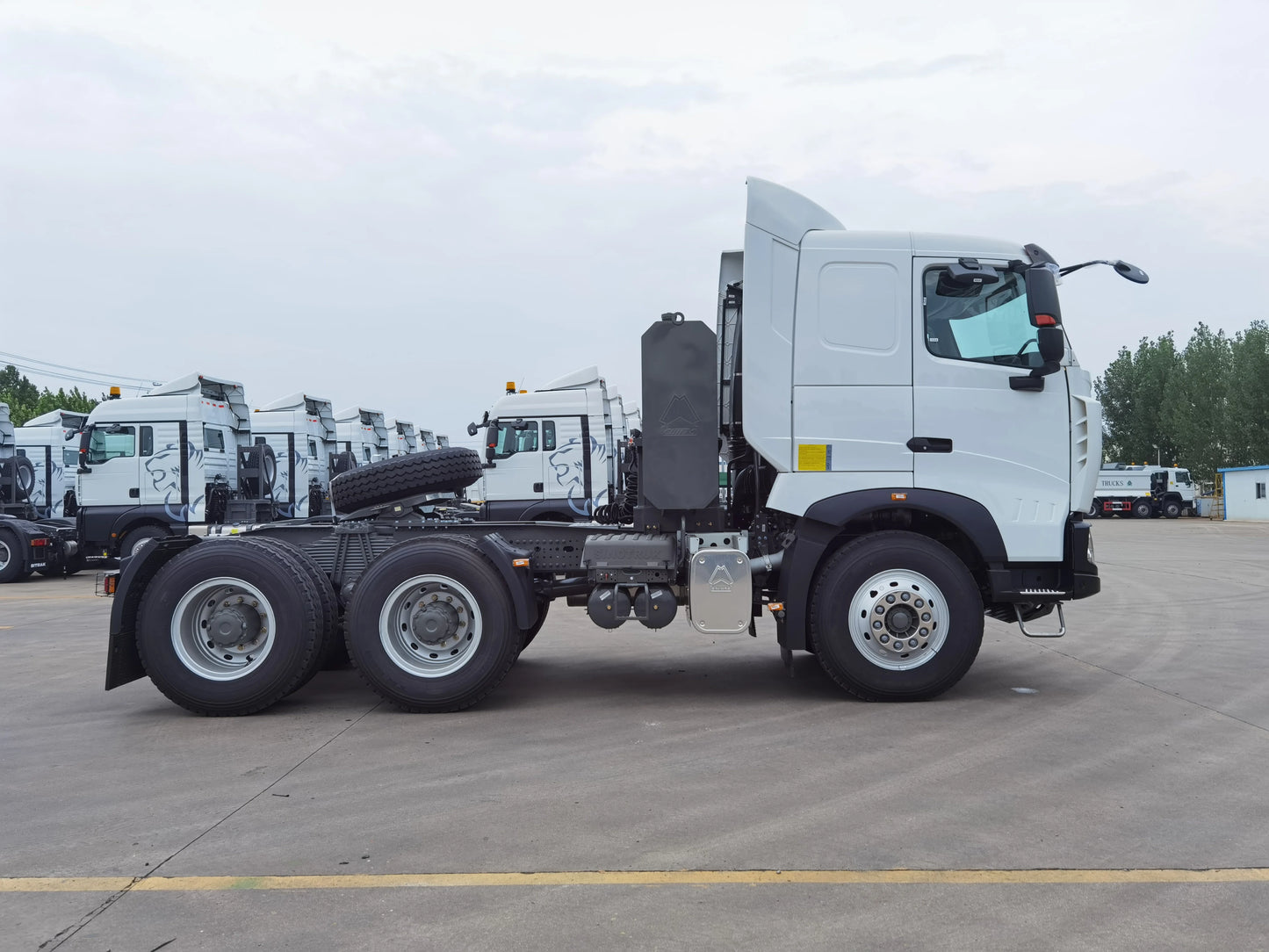 New SINOTRUK HOWO-TX TRACTOR 10-Wheel Artic Truck | 371HP for SALE