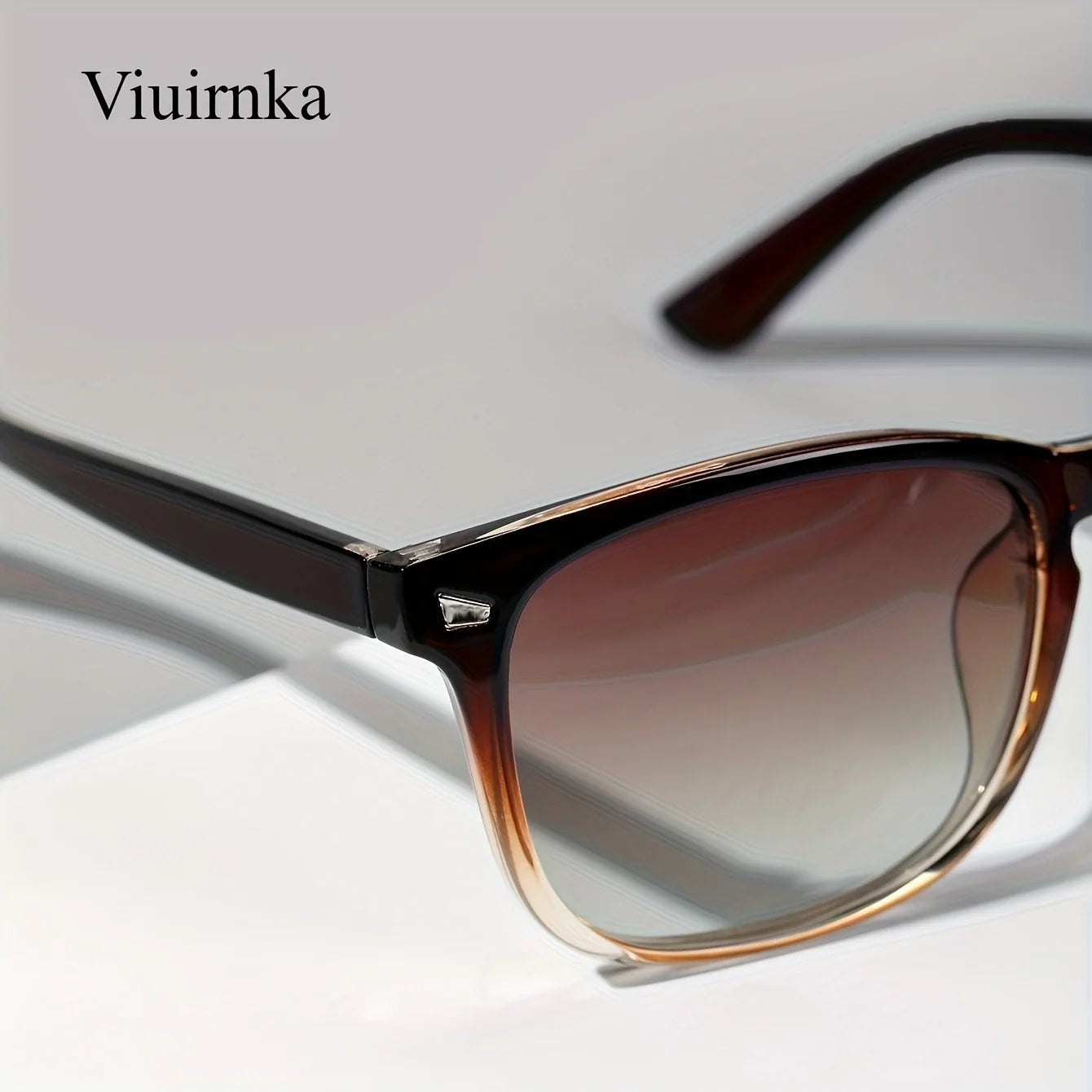 1pc Unisex Retro Polarized, Includes Protection Case, Trendy Driving Eyewear. Style for Men and Women, Lightweight, High-Quality