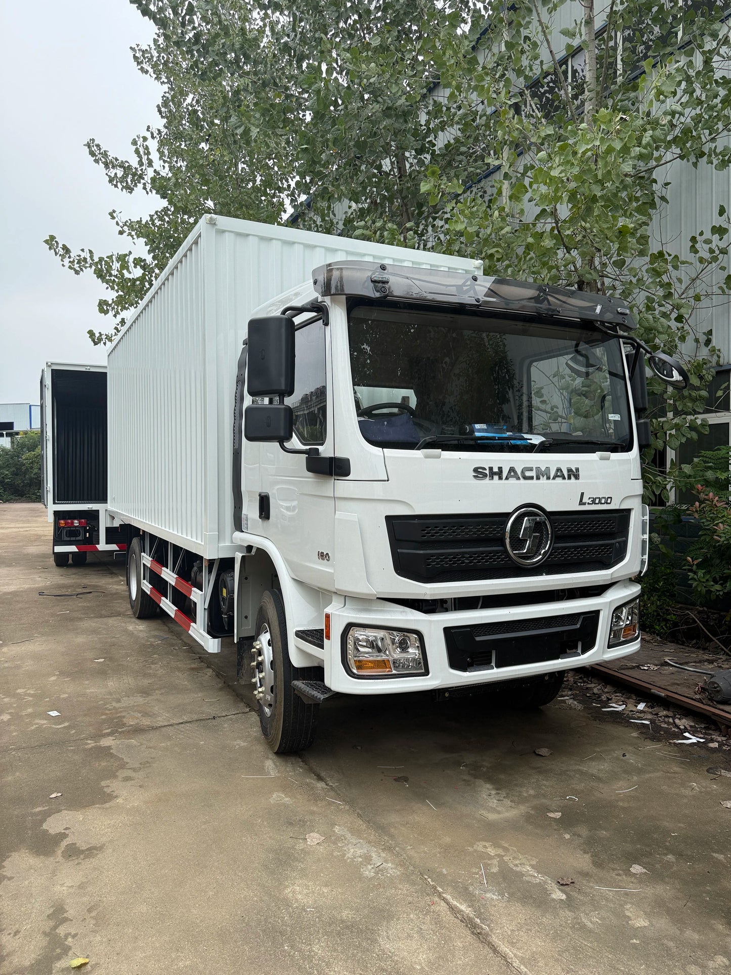 SHACMAN Brand 180HP L3000 Series Van Truck