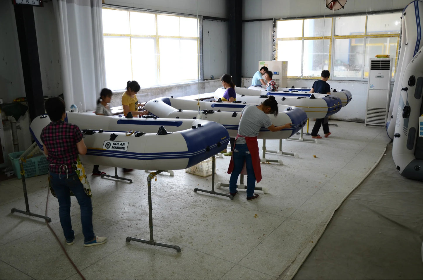 B1200 Solar Marine Inflatable Boat with Flat Bottom PVC Net Fishing Rubber Boat for Drifting Outdoor Activity