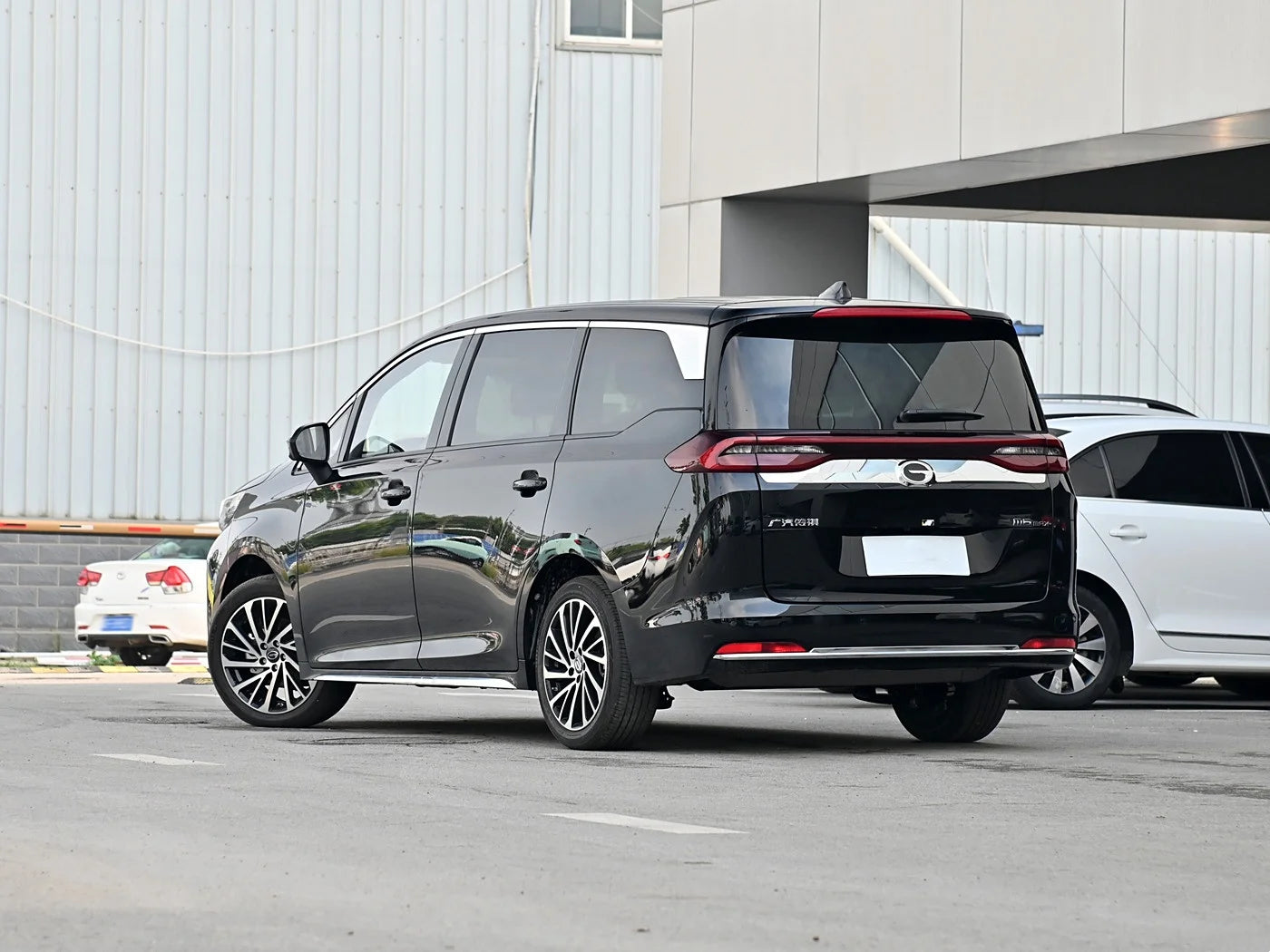 New Car GAC Trumpchi M6 5-door 7-seater MPV 1.5T Fuel Engine Left Steering Business Car