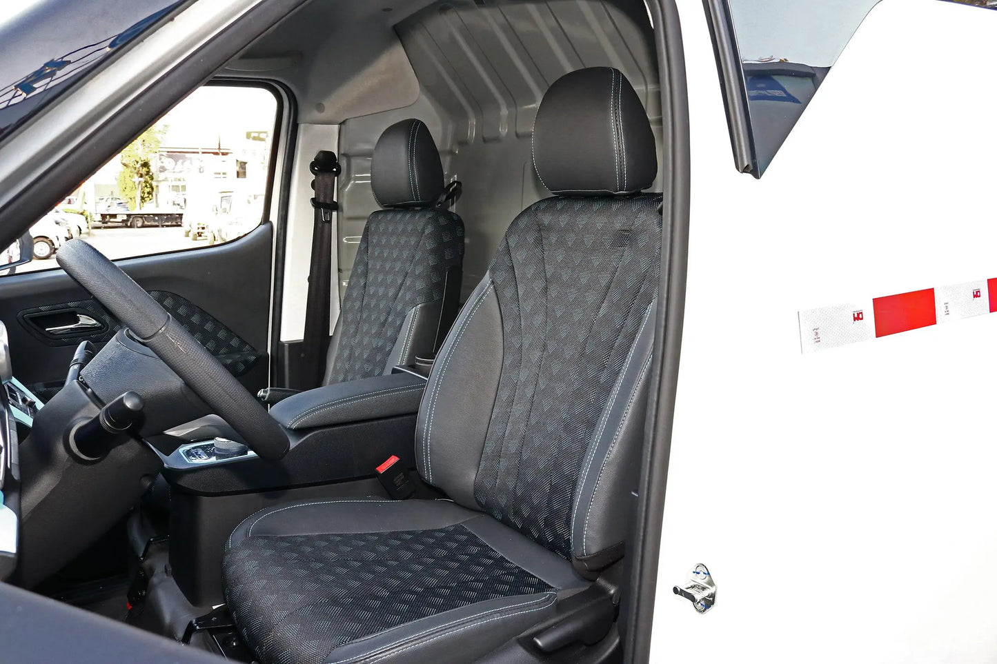 2 Seats New Design 4 Wheel Electric Cargo Truck Cargo Van Baic Ev5 Electric Delivery Van