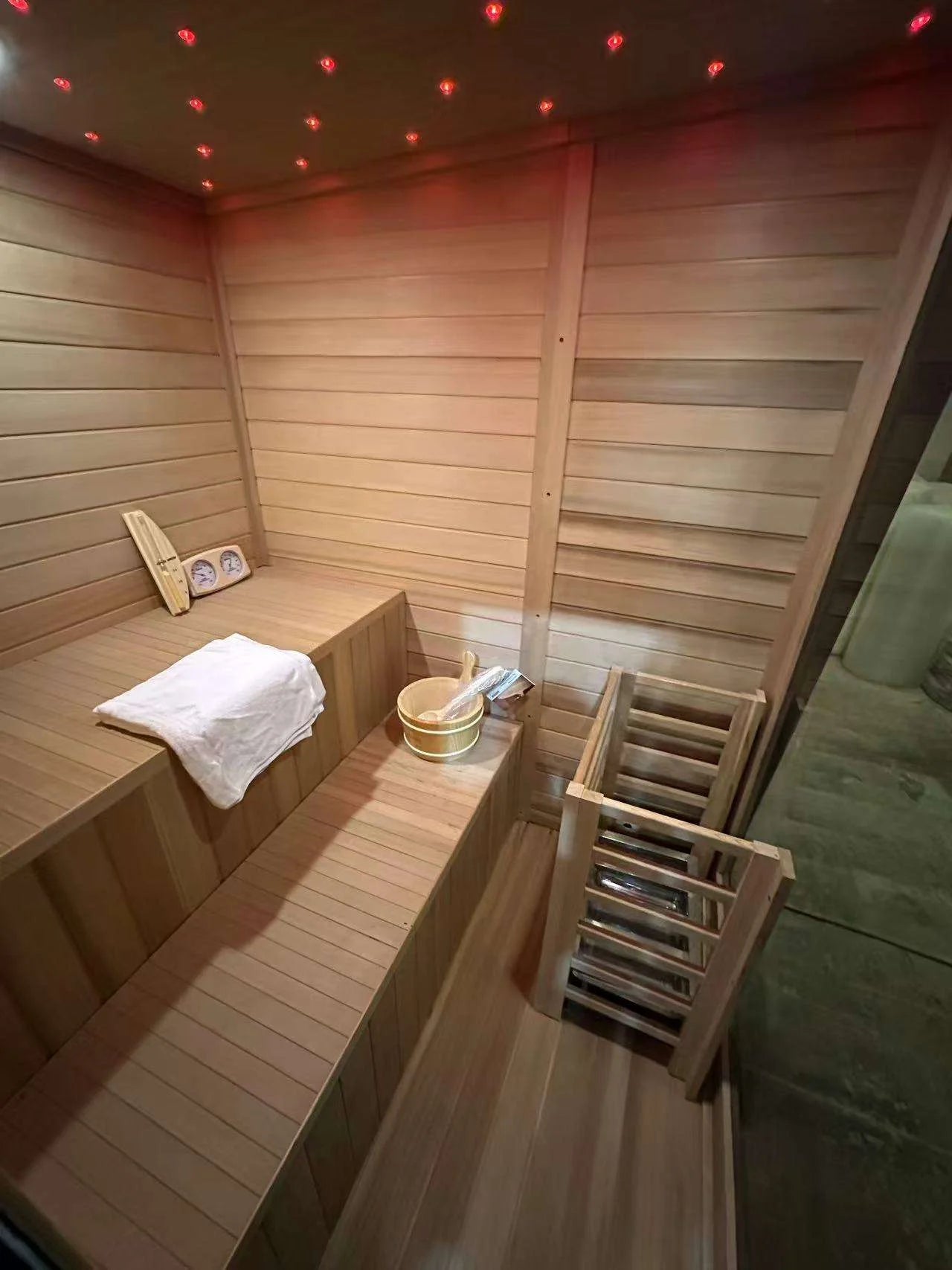US in Stock Cedar Hemlock Black Modern Electric Outdoor Sauna Wet Steam Sauna with Control Panel 4 Persons for Gardens Villas