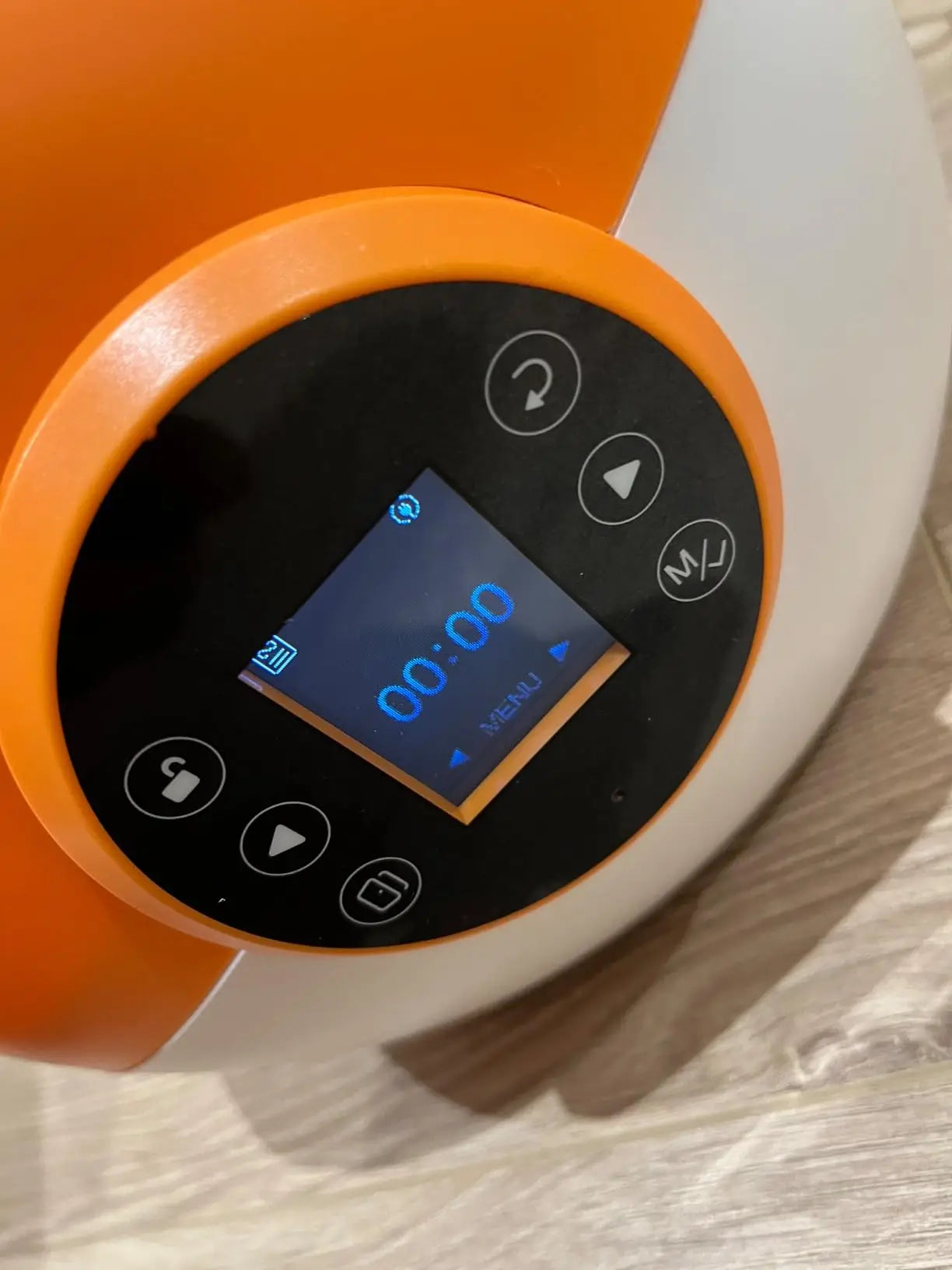 High-Tech Microchip Pet Feeder with RFID Tag Smart Control & Portion Scheduling for Healthy Feeding