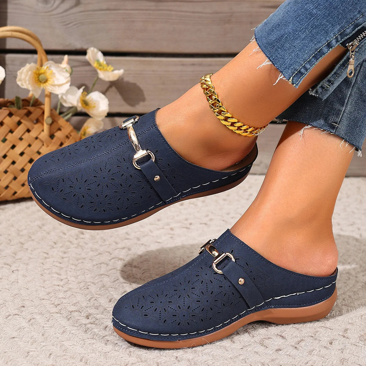 QLFashion Wedge Slippers Large Size 2025 Summer New Hollow Thick Bottom-Pedal Metal Strip Baotou Half Women231 231