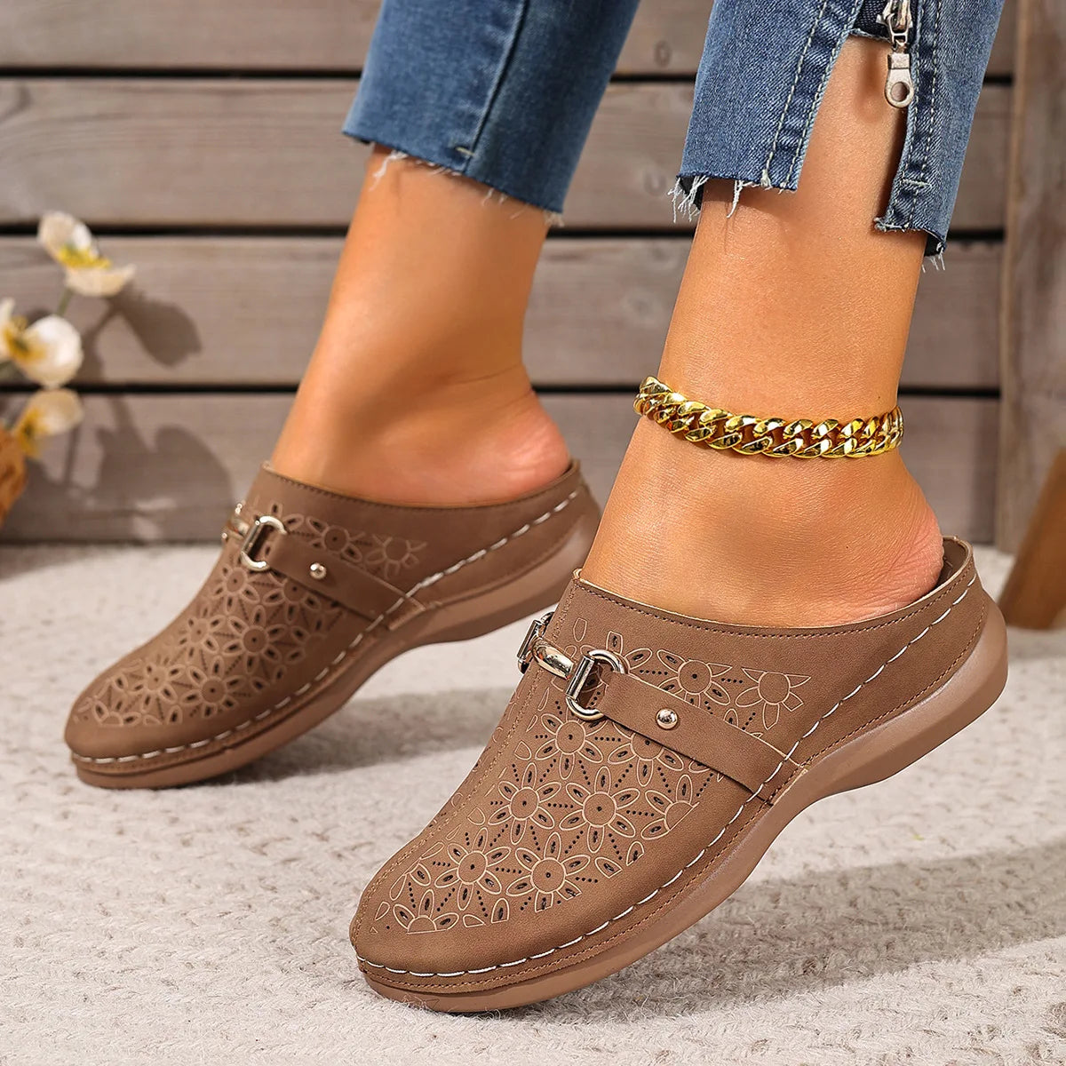 QLFashion Wedge Slippers Large Size 2025 Summer New Hollow Thick Bottom-Pedal Metal Strip Baotou Half Women231 231