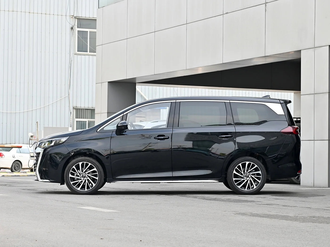 New Car GAC Trumpchi M6 5-door 7-seater MPV 1.5T Fuel Engine Left Steering Business Car