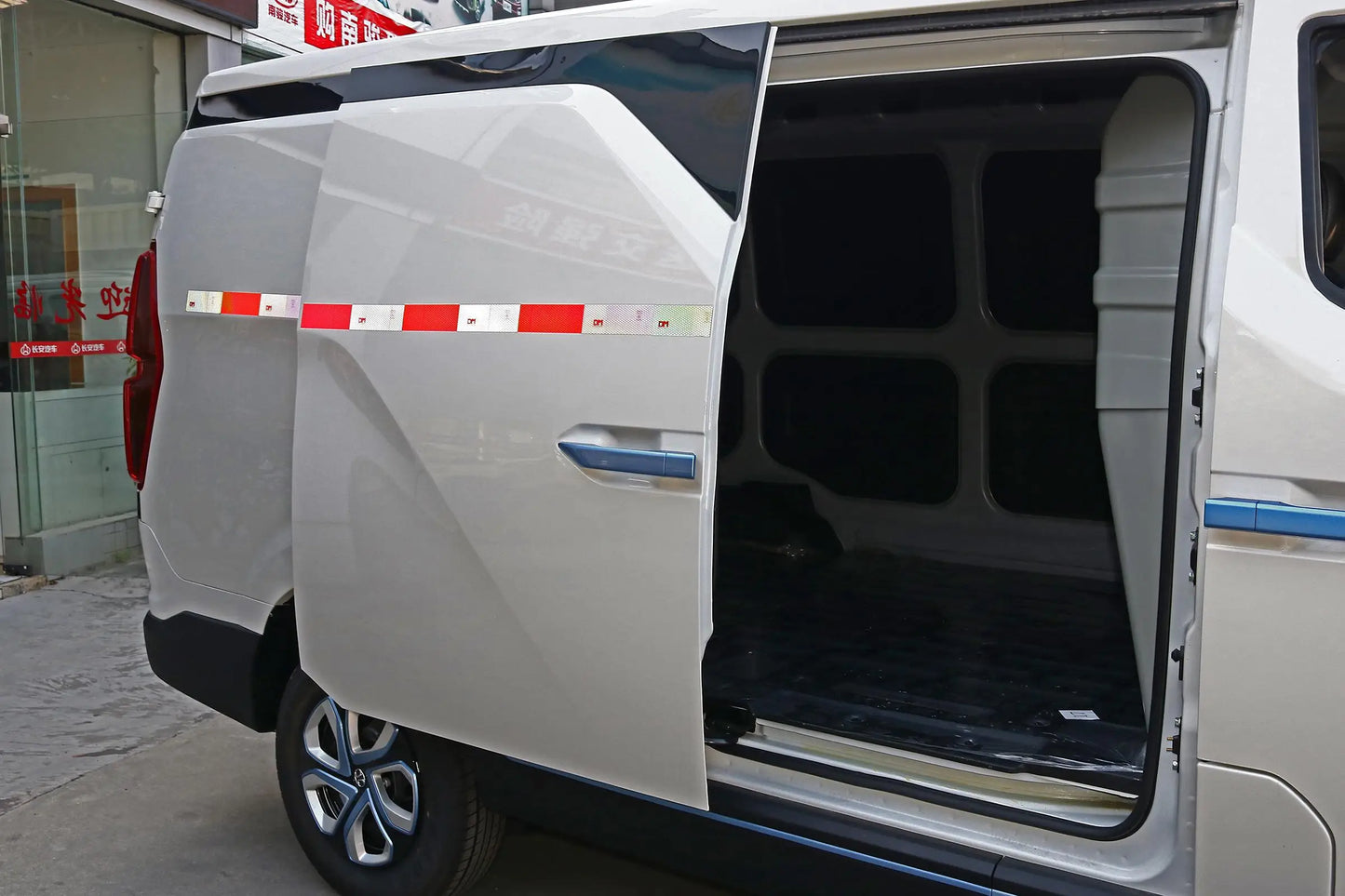 2 Seats New Design 4 Wheel Electric Cargo Truck Cargo Van Baic Ev5 Electric Delivery Van
