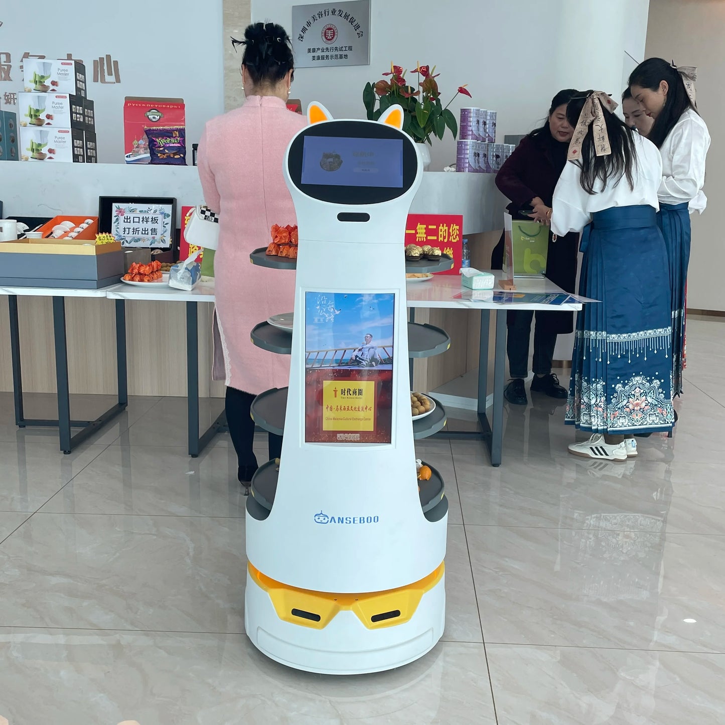 Commercial Restaurant Waitress Robot Metal Construction with 5G wifi hotel food delivery robot