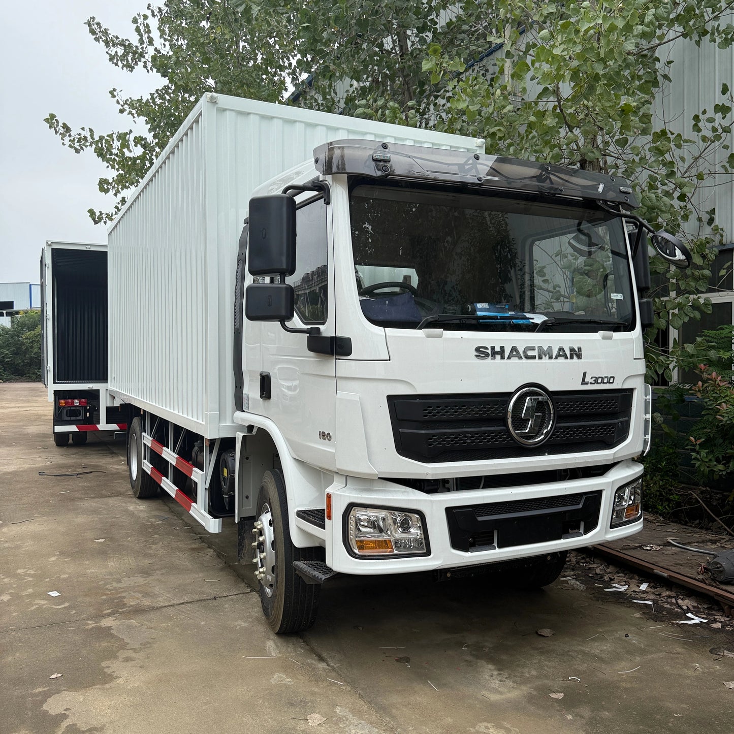 SHACMAN Brand 180HP L3000 Series Van Truck