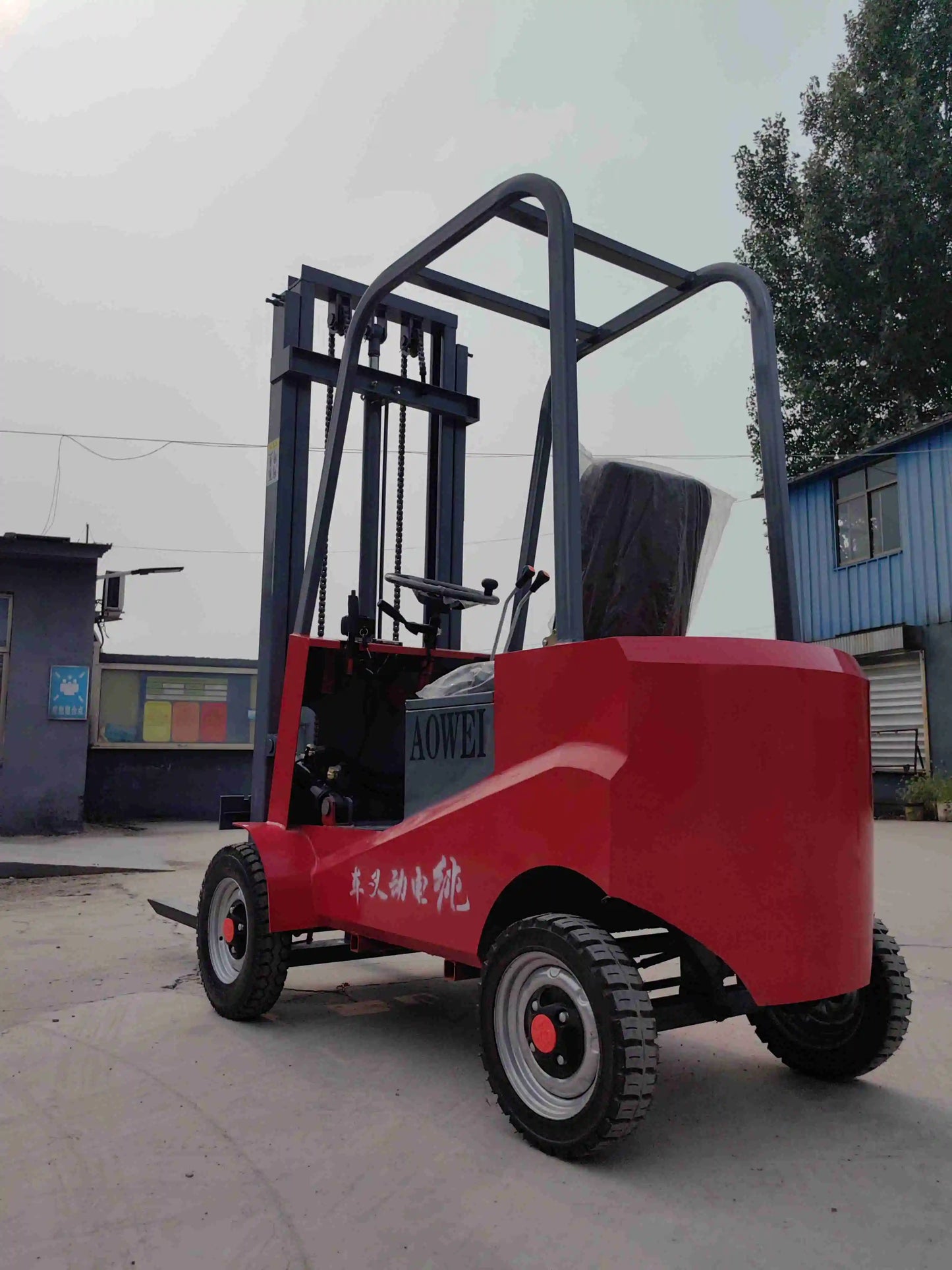 China factory 1.5 ton 1 ton mini electric forklift 4 small wheel loader use for warehouse farm lift carry