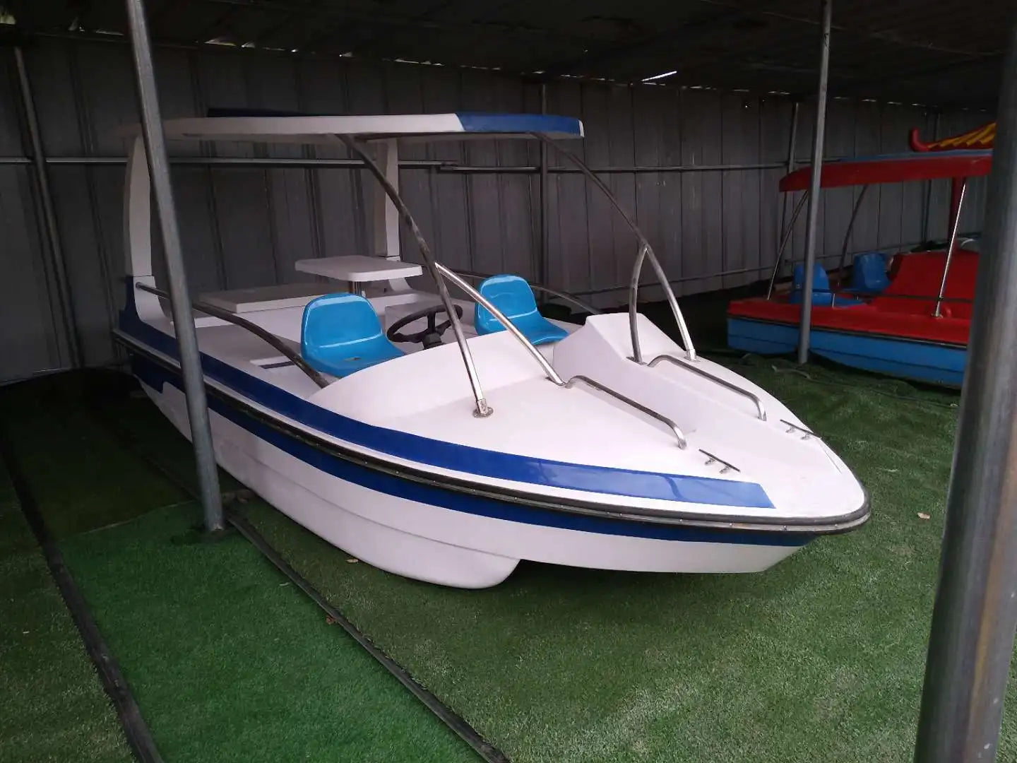 Low Speed 6-8 Person Electric Fiberglass Boat with 800w Power 8-person Battery Fiberglass Boat with Automatic Drainage System