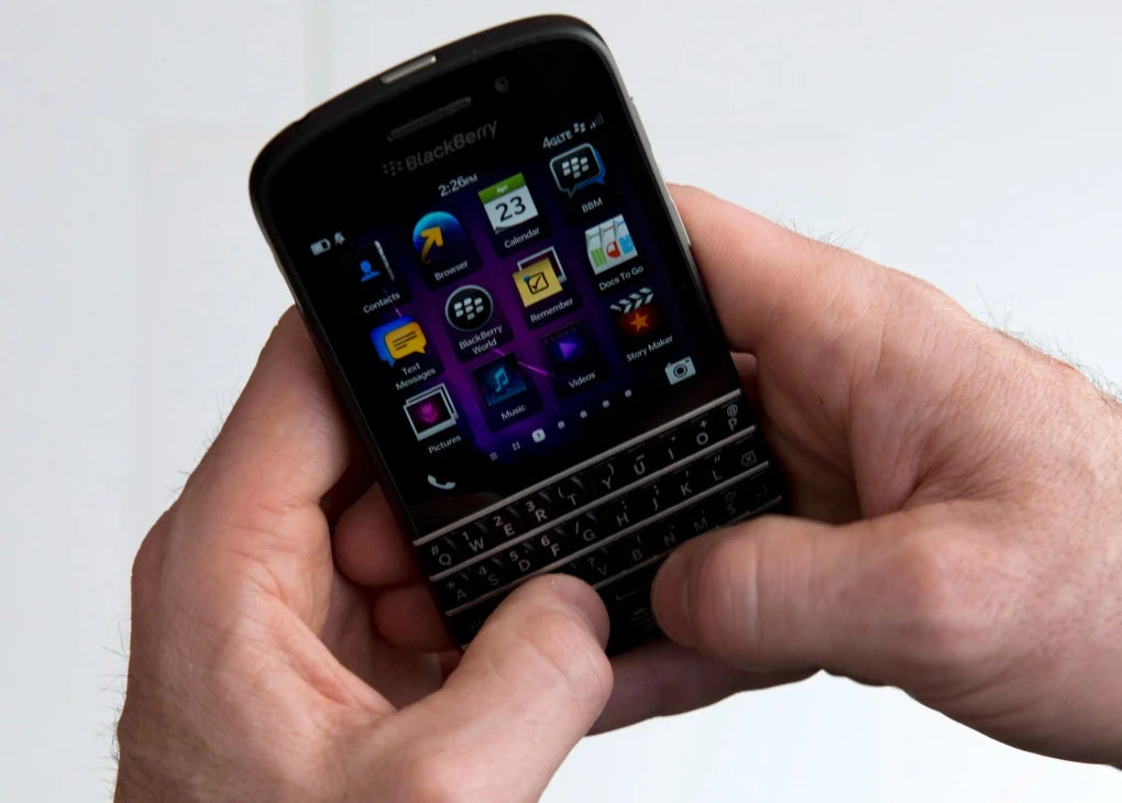 Original Unlocked BlackBerry Q10 (-1-3-5) Cell Phone 2GB RAM 16GB ROM 8MP Mobile Camera QWERTY Keyboard Smartphone Bar Bluetooth
