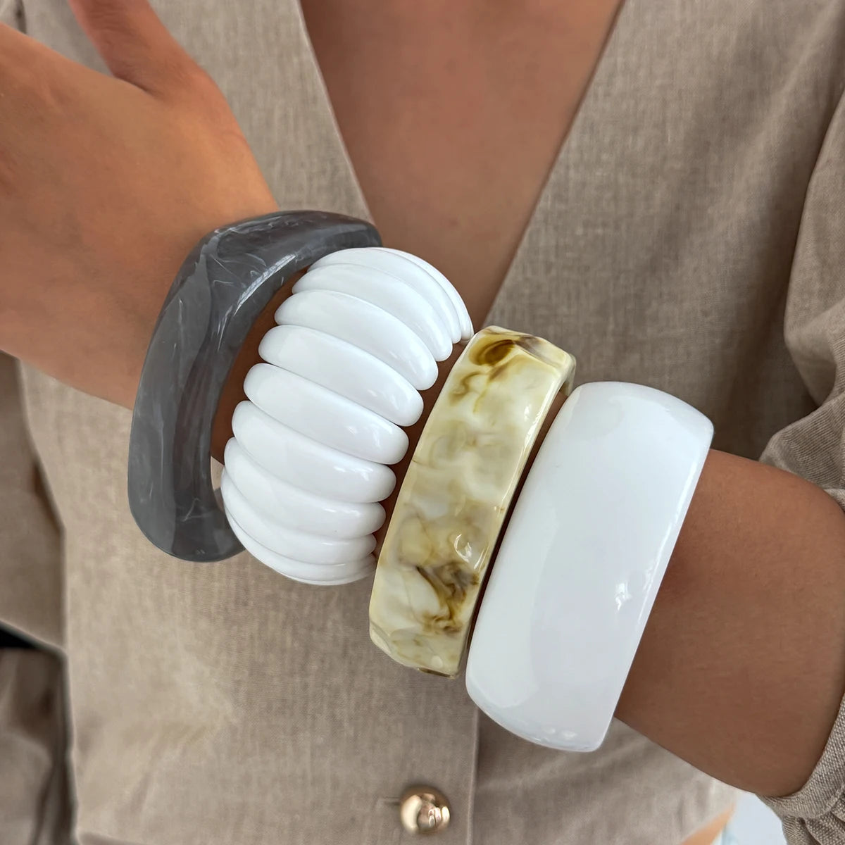 Salircon 4 Styles Vintage Punk Irregular White Resin Cuff Elastic Bangles Women Boho Wide Geometric Bracelets Y2K Jewelry Gifts