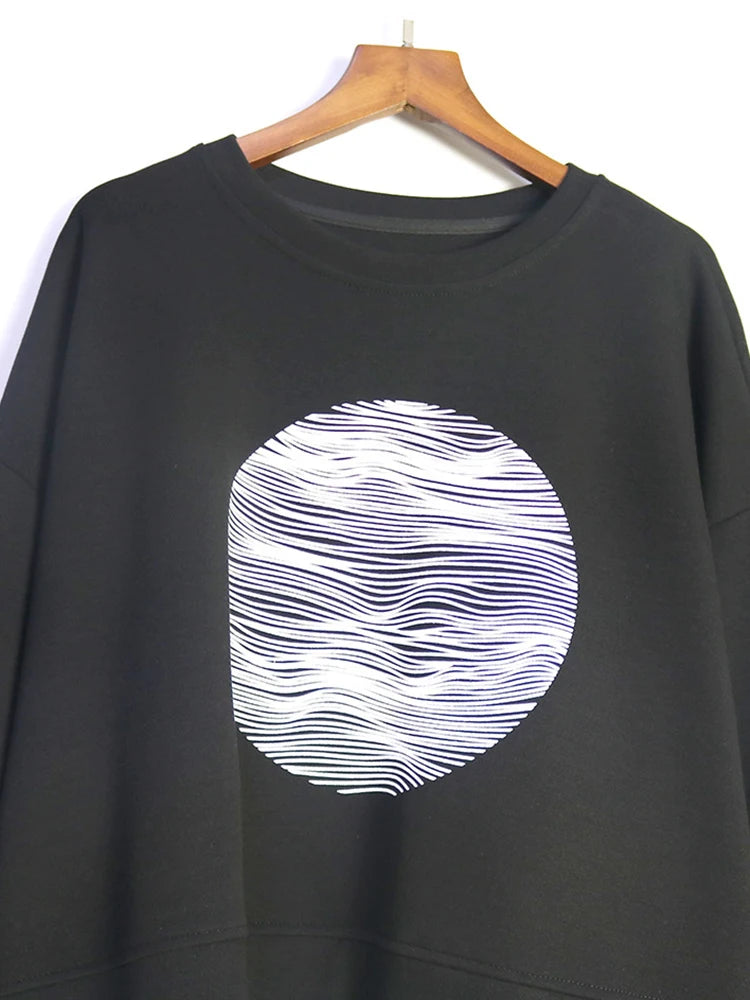 [EAM] Black Printed Back Zipper Sweatshirt New Round Neck Long Sleeve Women Big Size Fashion Tide Spring Autumn 2026 1DJ0624