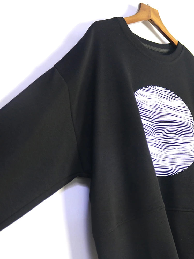[EAM] Black Printed Back Zipper Sweatshirt New Round Neck Long Sleeve Women Big Size Fashion Tide Spring Autumn 2026 1DJ0624