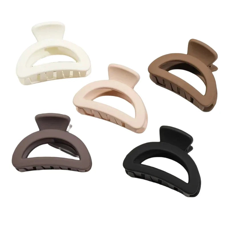 4/5 pieces of small flower hair clips, cute girl accessories, matte dark brown hair clips, suitable for daily wear and outings.