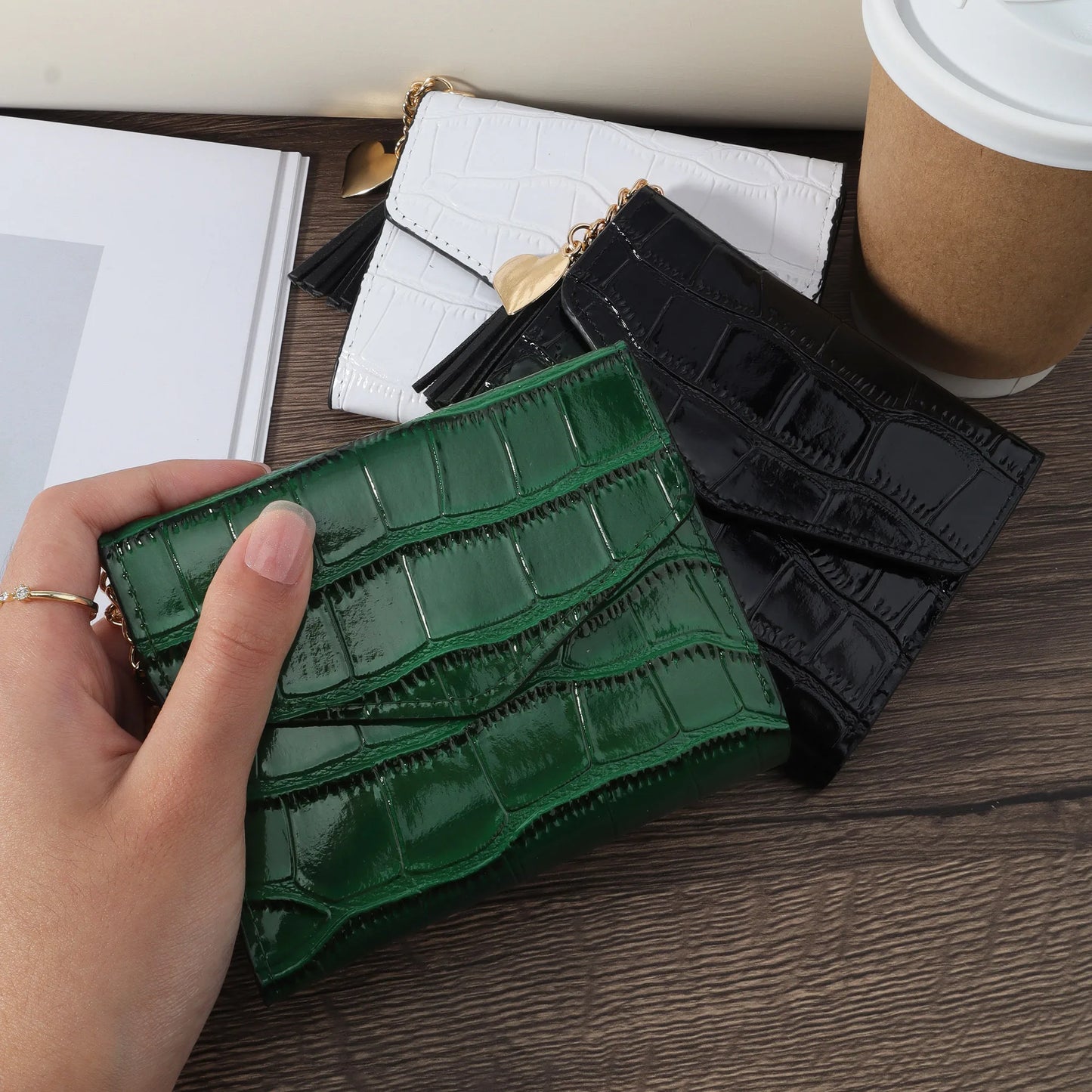 Fashionable metal heart-shaped and tassel decorated small wallet coin pocket small wallet three fold women's wallet mini, women'