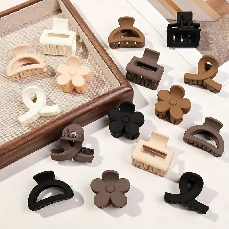 4/5 pieces of small flower hair clips, cute girl accessories, matte dark brown hair clips, suitable for daily wear and outings.