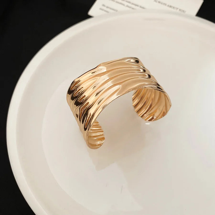 European and American Metal Pleated Bangles for Women Arm Ring Fashion Temperament Bracelet Design Sense Hand Jewelry Gift