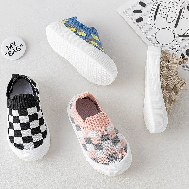 Baby shoes with soft soles, baby walking shoes, versatile, breathable, non slip sports shoes, spring and autumn new fashionable