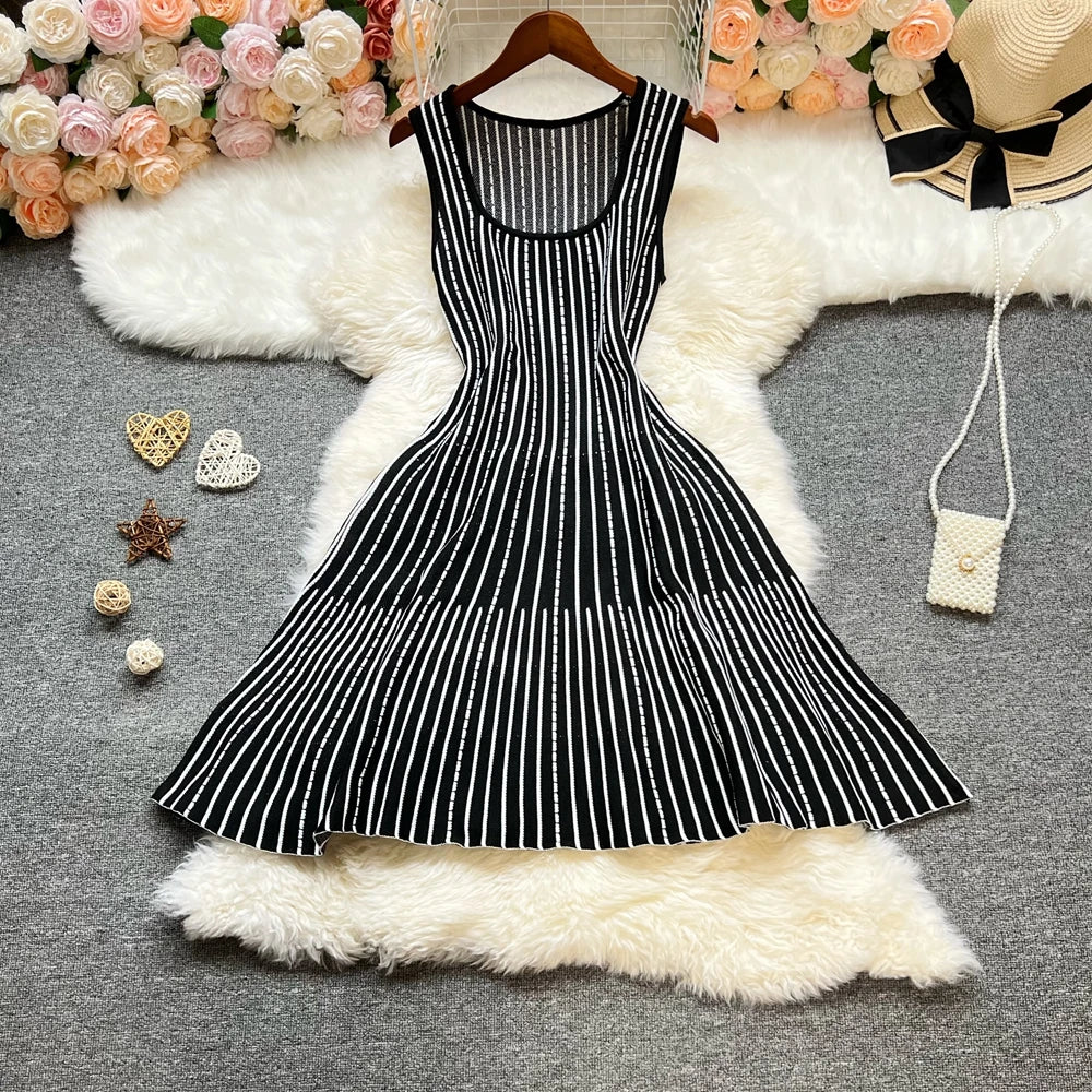 YuooMuoo Chic Fashion Sexy Slim Waist Knitted Short Dress Ins Hot 2025 Women Y2K Vertical Stripes Summer Dress Party Vestidos