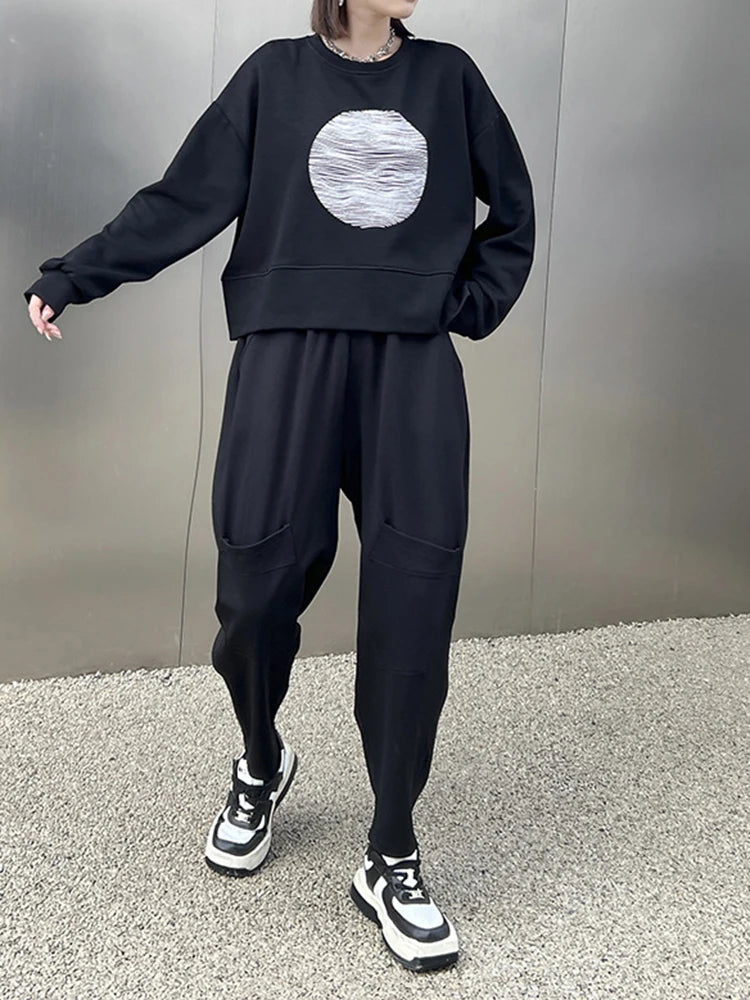 [EAM] Black Printed Back Zipper Sweatshirt New Round Neck Long Sleeve Women Big Size Fashion Tide Spring Autumn 2026 1DJ0624