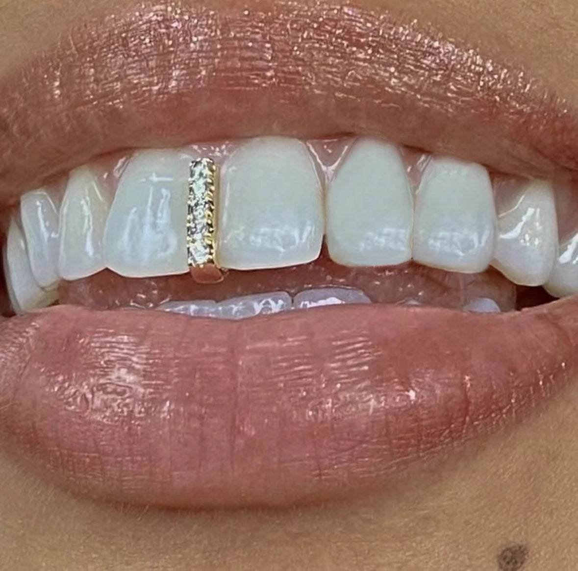 RACHELZ Fashion CZ Stone Vertical Bar Teeth Grillz Braces Hip Hop 4 Zircon Tooth Caps Dental Grills For Women Men Jewelry