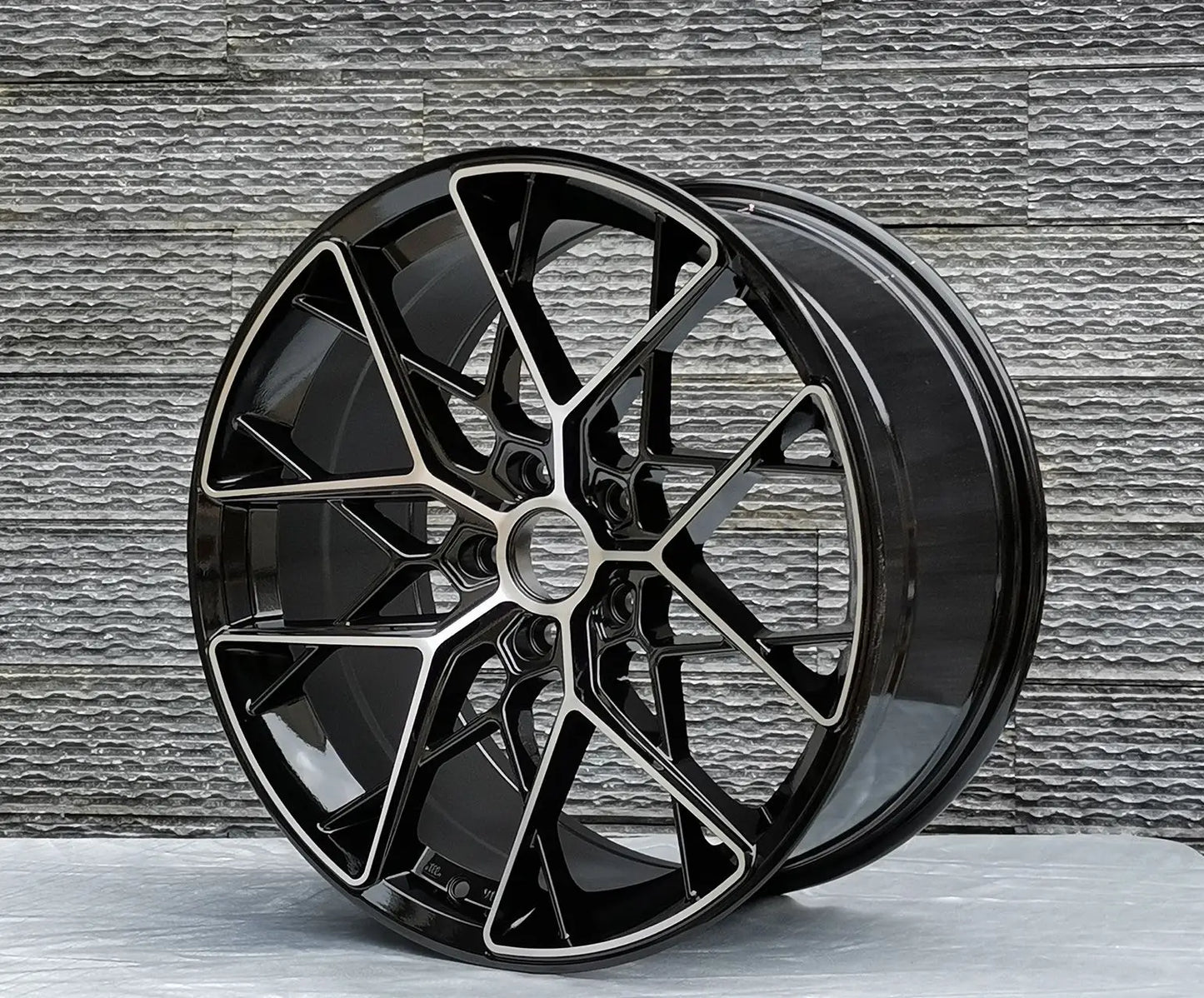 Aluminum Alloy Car Rims - 16-22 Inch, Aircraft-Grade 6061, High Tensile Strength, Customized for Modification, Upgrade & Repair