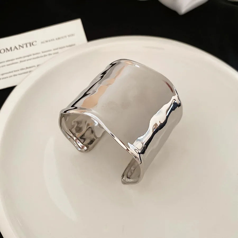 European and American Metal Pleated Bangles for Women Arm Ring Fashion Temperament Bracelet Design Sense Hand Jewelry Gift