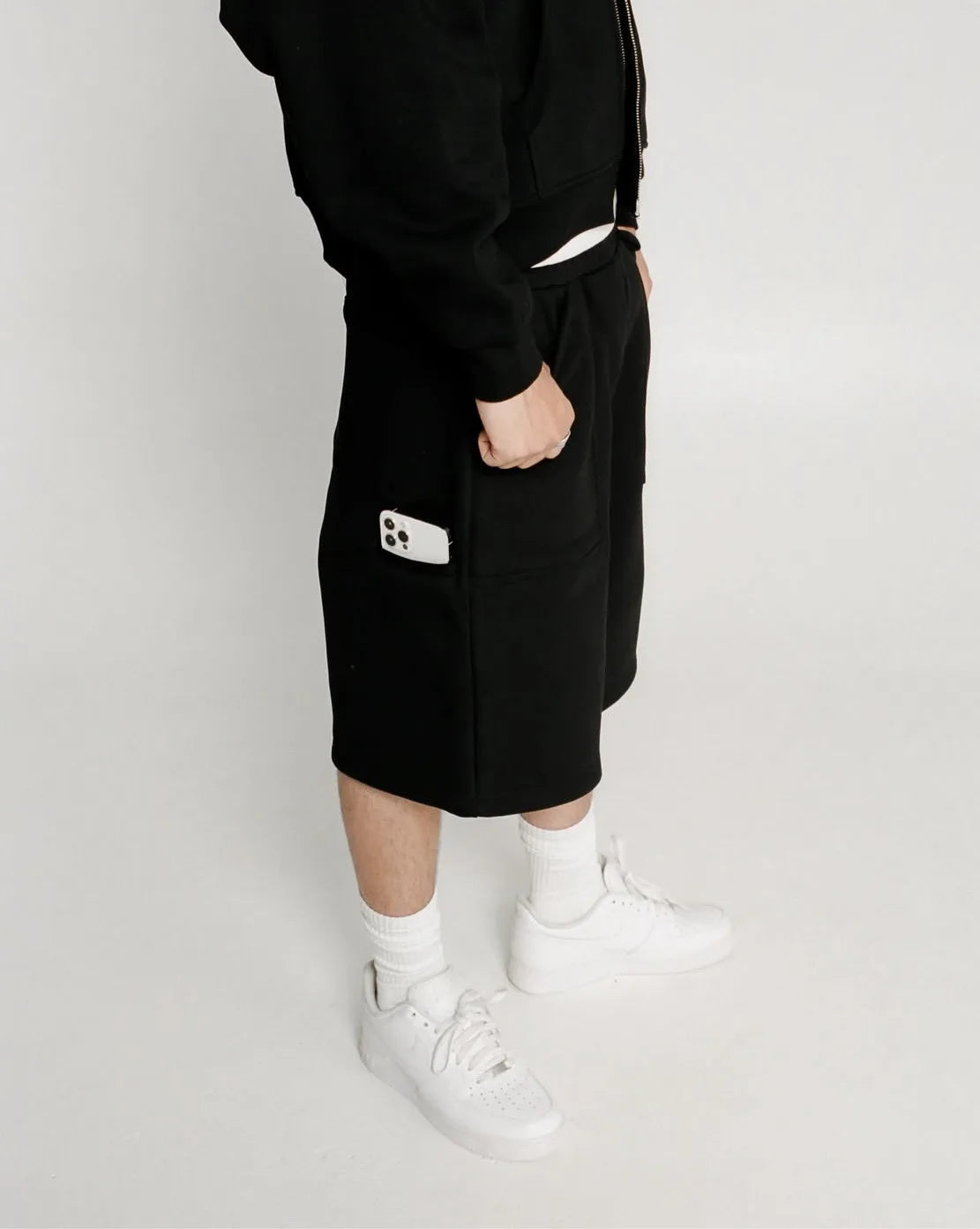 2025 New Harajuku street simple men sports pants ins versatile loose five-point pants short casual pants men shorts