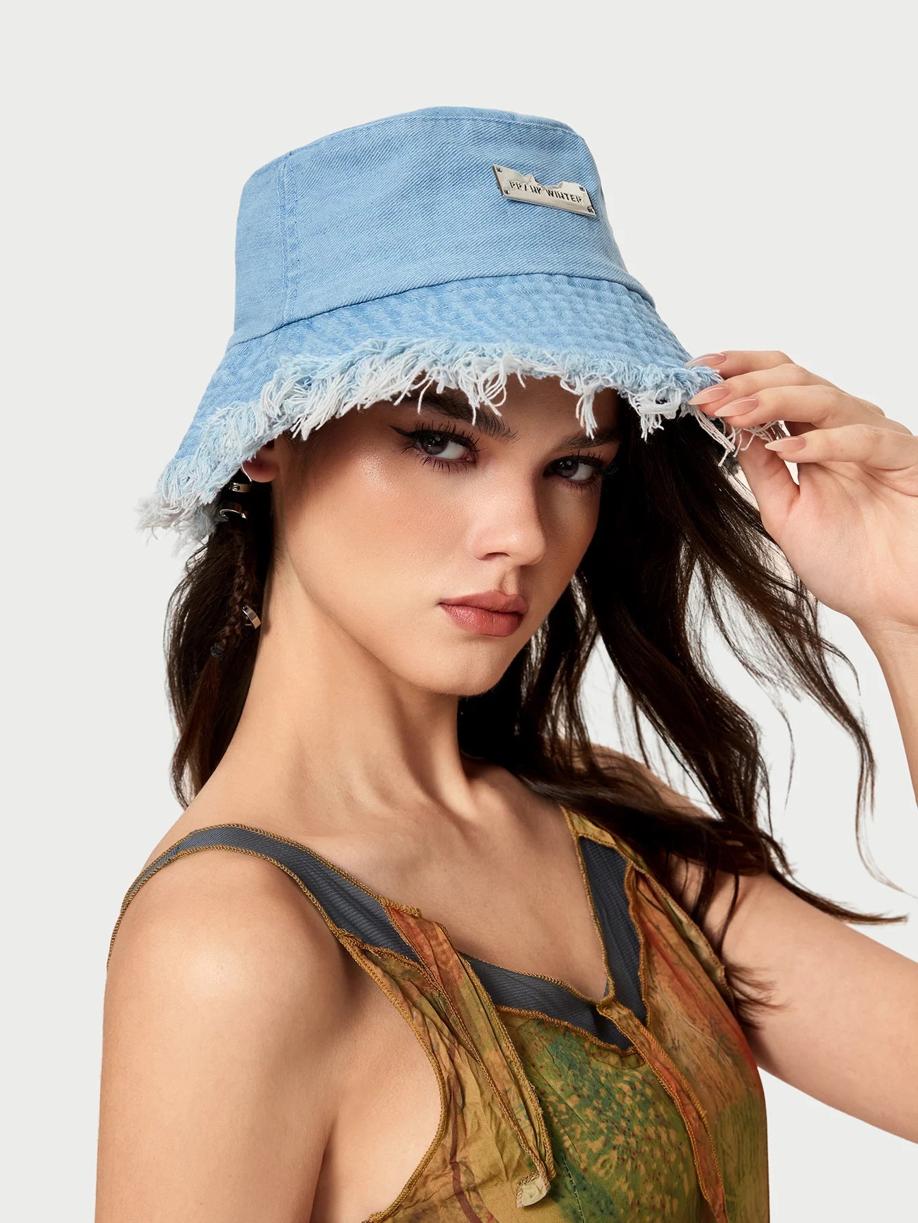 Women Sunscreen Casual Bucket Hat With Silver Letter Badge And Frayed Brim, Suitable For Travel And Shopping Outfits Music Fest