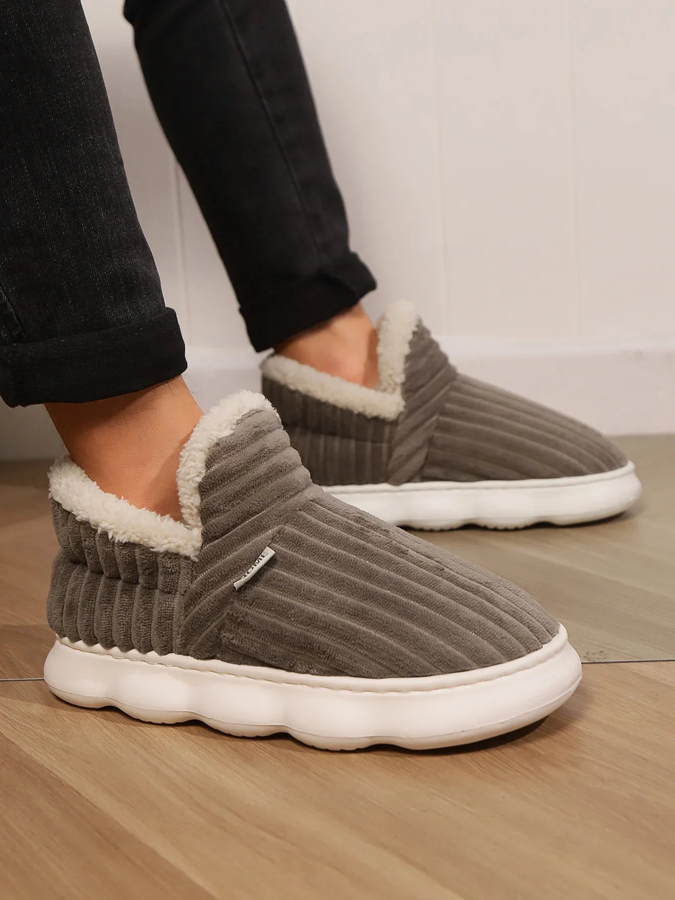 Winter Men Women Shoes Winter Short Plush Slippers Outdoor Fur Non-slip House Shoes Casual Fuzzy Soft Cozy Men Women Shoes