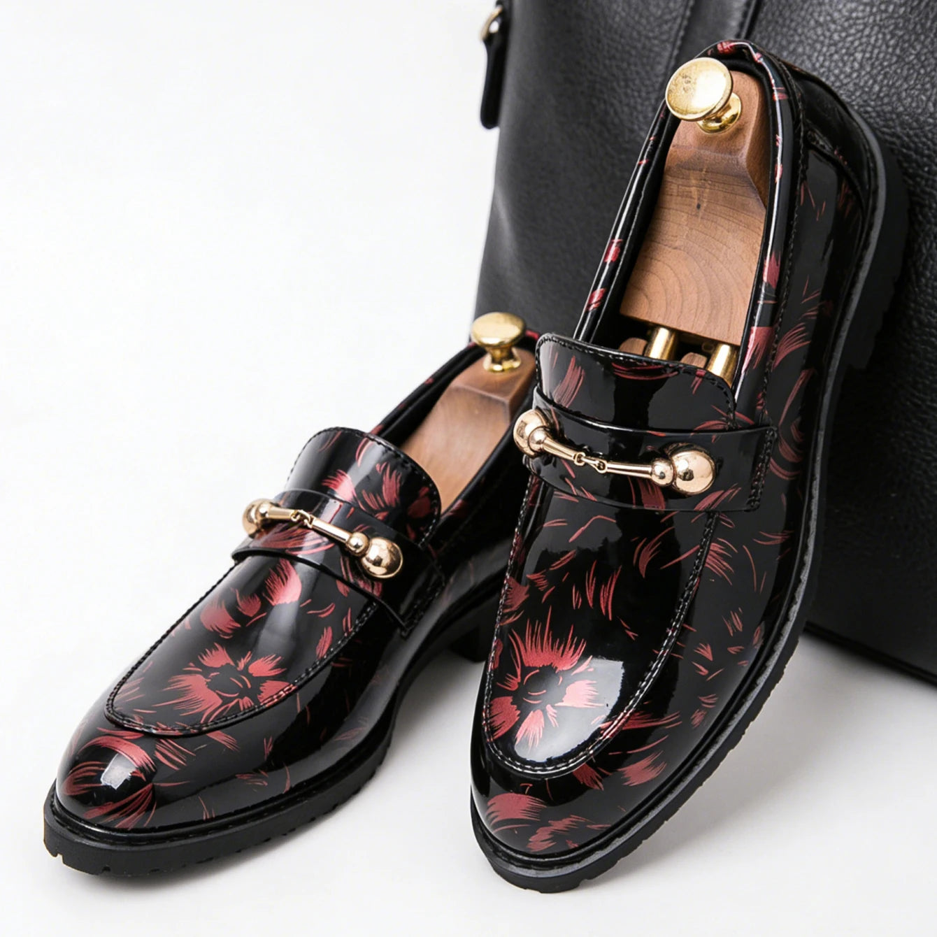 New Fashion Shiny Patent Dress Leather Shoes Men Metal Buckle Slip-on Loafers British Business Social Shoes Daily Office Party