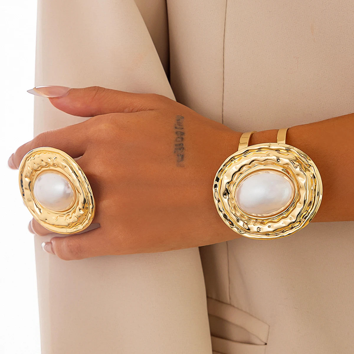 PuRui 2Pcs/Set Exaggerated Circle Chunky Adjustable Open Cuff Bangles Imitation Pearl Rings for Women Grunge Jewelry Set Gift