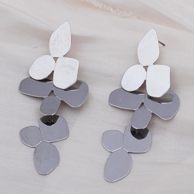 European Exaggerate Metal Statement Earrings for Women Vintage Fashion Round Star Leaf Irregular Geometry Long Earrings Jewelry