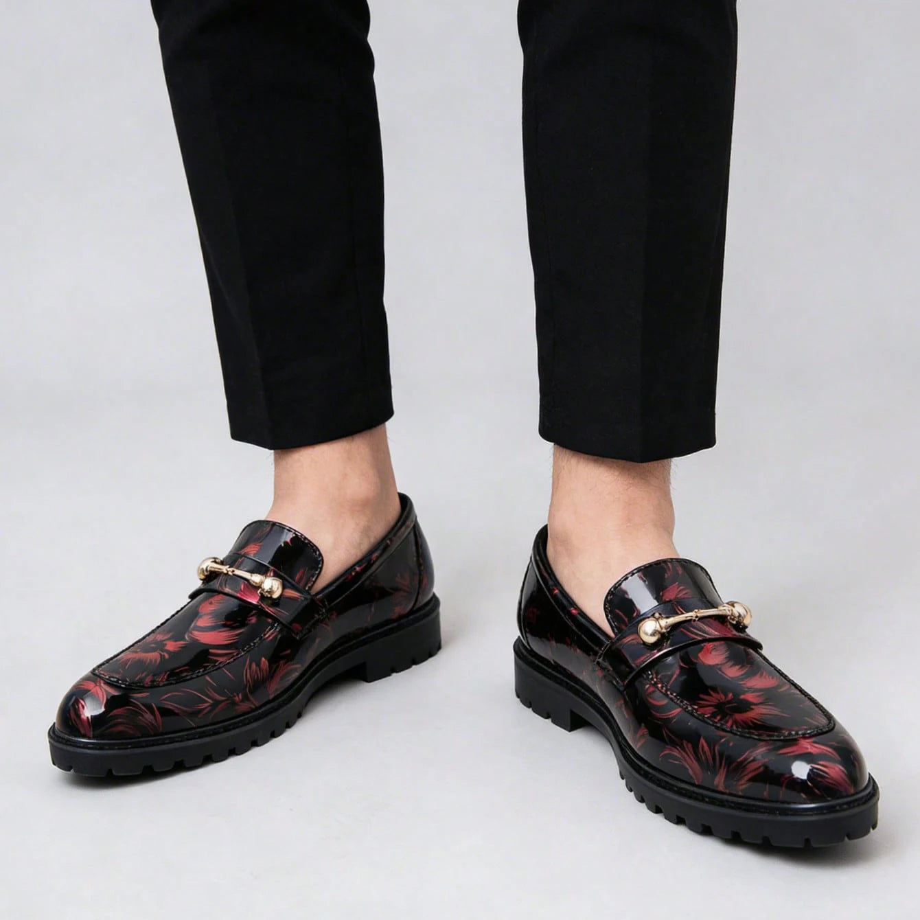 New Fashion Shiny Patent Dress Leather Shoes Men Metal Buckle Slip-on Loafers British Business Social Shoes Daily Office Party