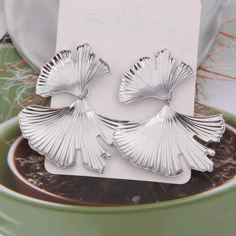 European Exaggerate Metal Statement Earrings for Women Vintage Fashion Round Star Leaf Irregular Geometry Long Earrings Jewelry