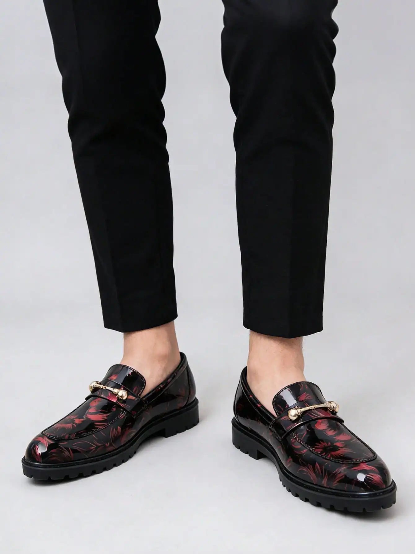 New Fashion Shiny Patent Dress Leather Shoes Men Metal Buckle Slip-on Loafers British Business Social Shoes Daily Office Party