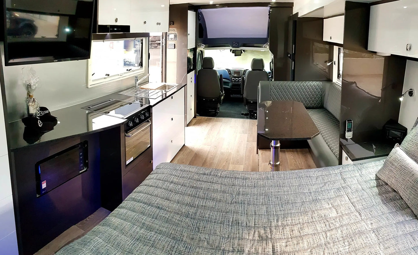 2026 Motorhome 4x4 Overland Versatile Long Bed 8x8 Motorhome Rv Caravan
