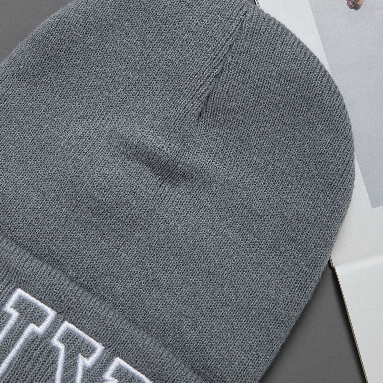 1pc unisex embroidered knitted hat Letters Winter warm woolen hat Fashion all-matching hat